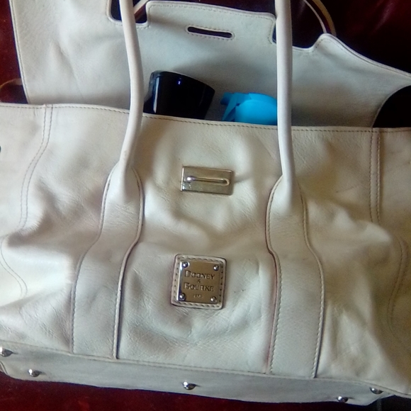 Dooney& Bourke egg white colored handbag leather is perfectly broken in - Picture 4 of 16